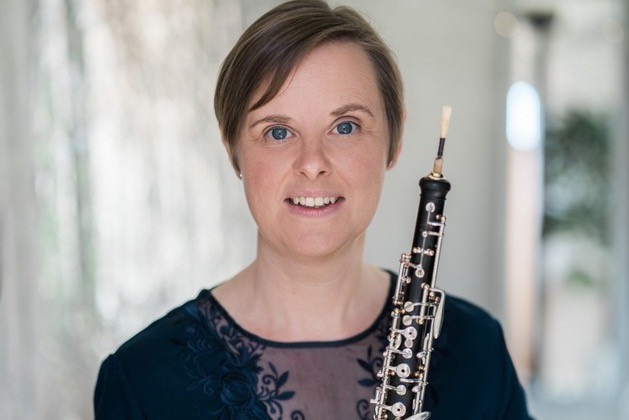 Loise Braithwaite holding oboe